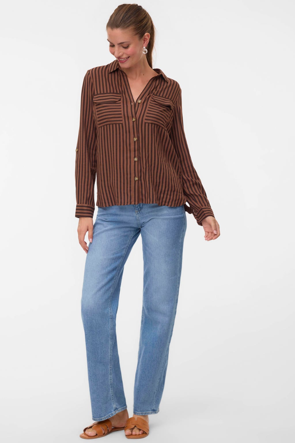 Bruine dames VERO MODA rechtvallende gestreepte blouse van viscose met lange mouwen, klassieke kraag, knoopsluiting en oprolfunctie