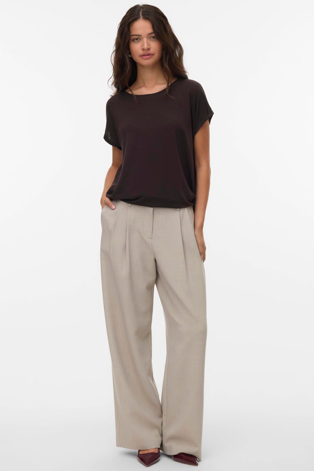 Bruine dames VERO MODA rechtvallend T-shirt van lyocell met effen, korte mouwen en ronde hals