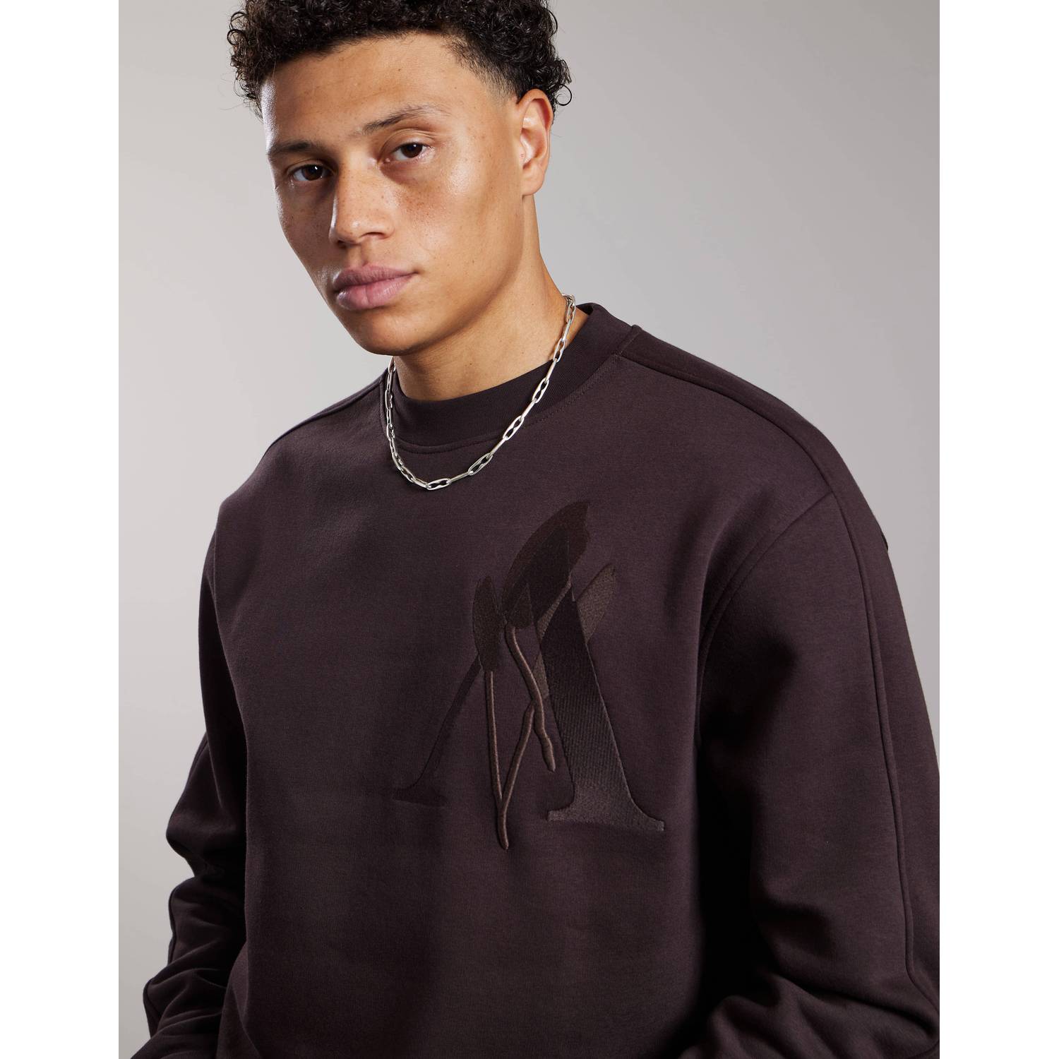 Aeden relaxed fit sweater met borduursels ganache