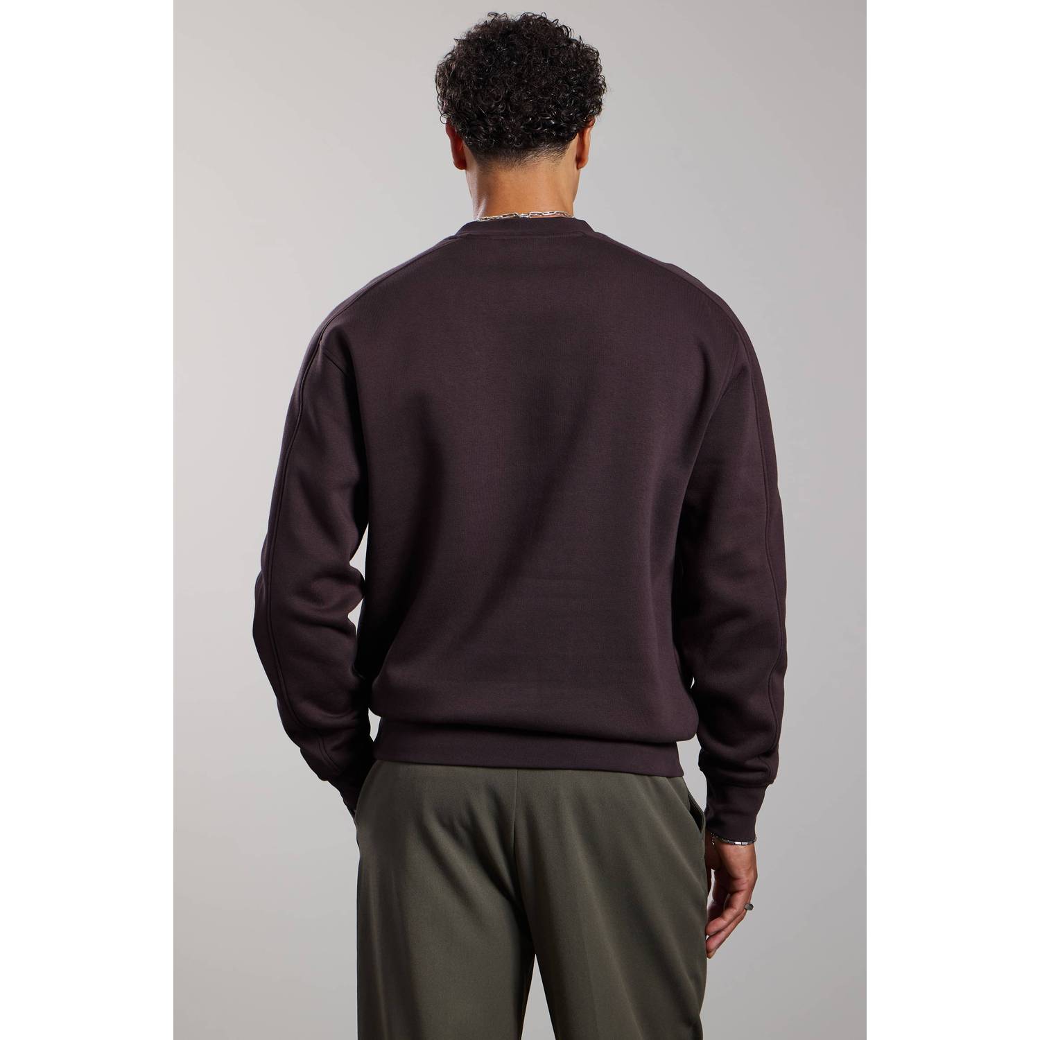 Aeden relaxed fit sweater met borduursels ganache