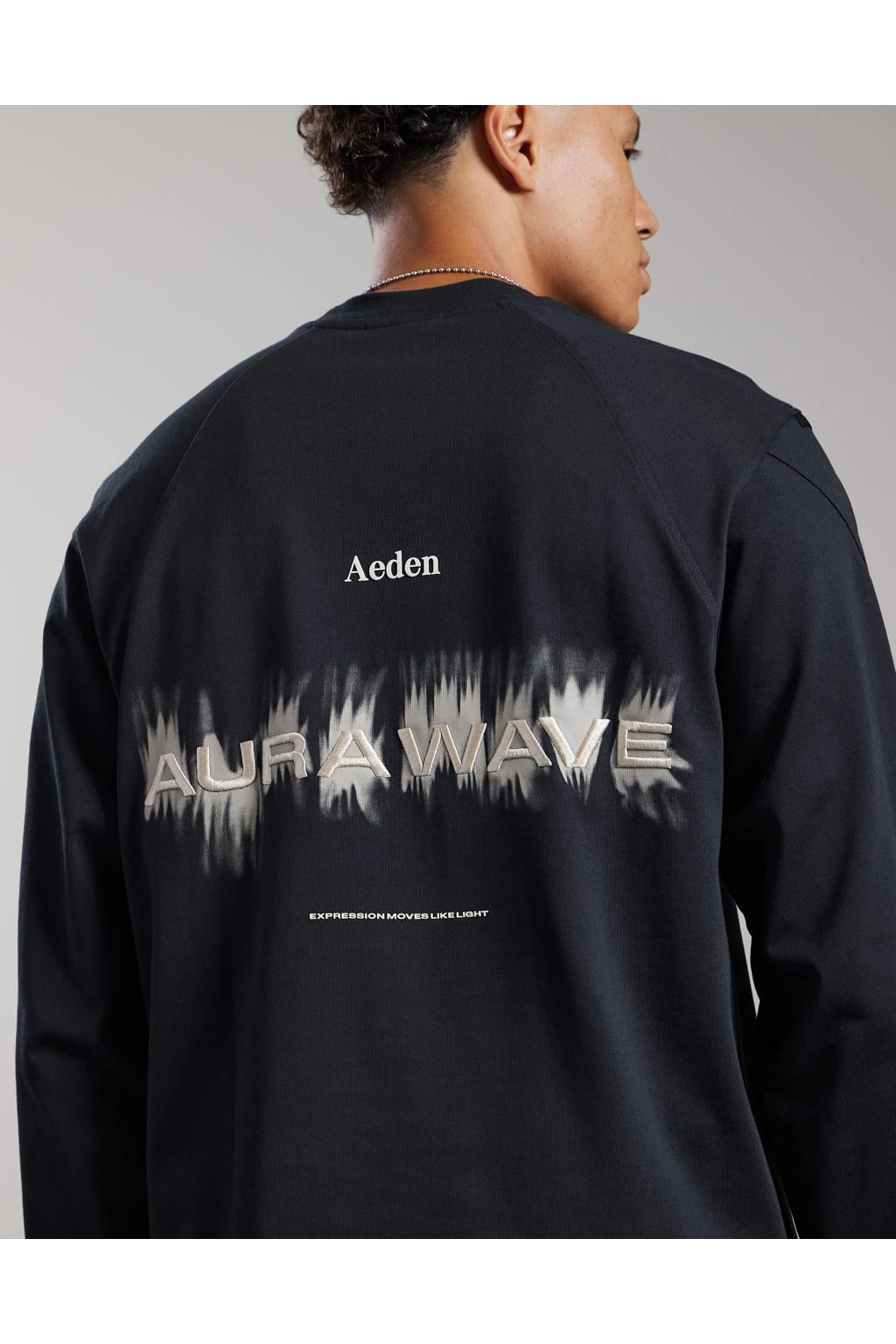 Aeden relaxed fit longsleeve met borduursels en backprint - zwart