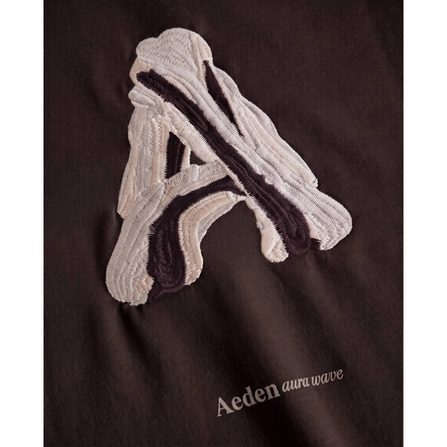 Aeden oversized sweater met borduursels en backprint donkerbruin