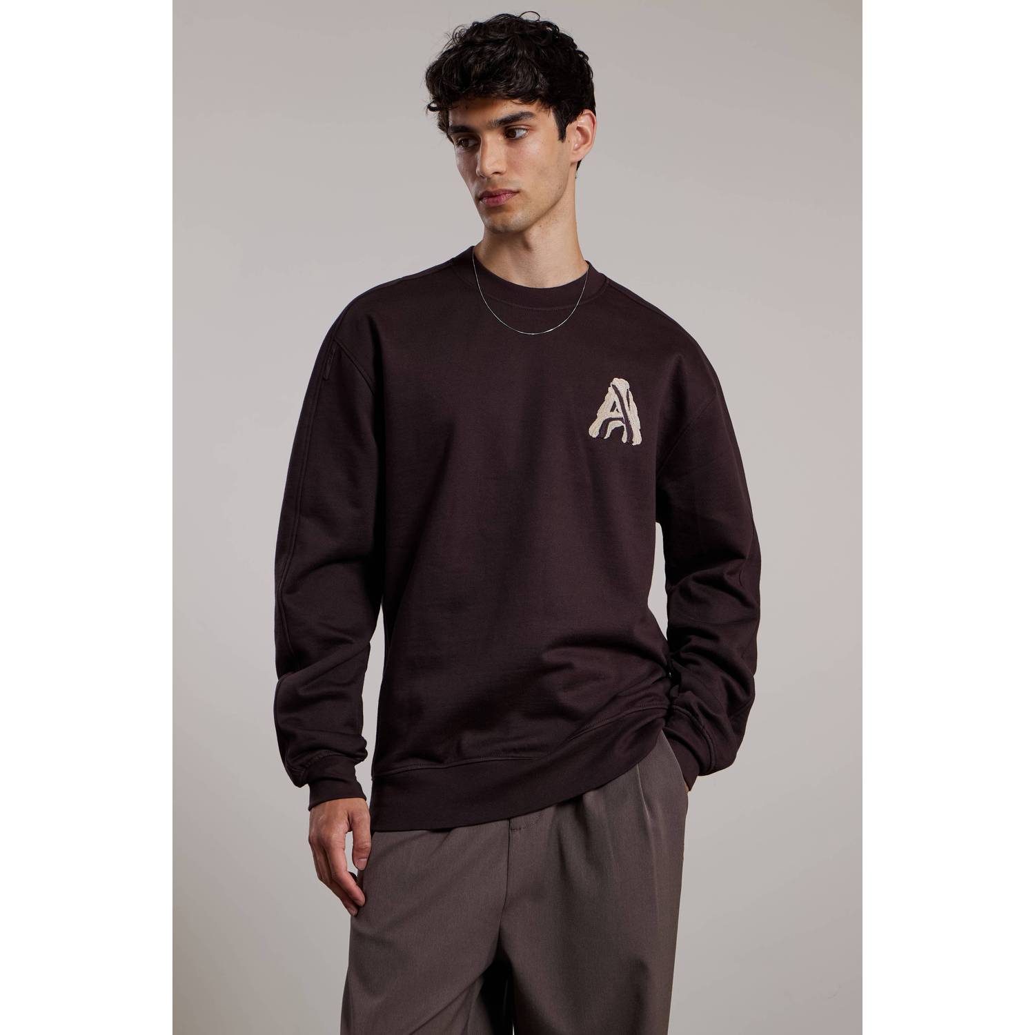 Aeden oversized sweater met borduursels en backprint donkerbruin