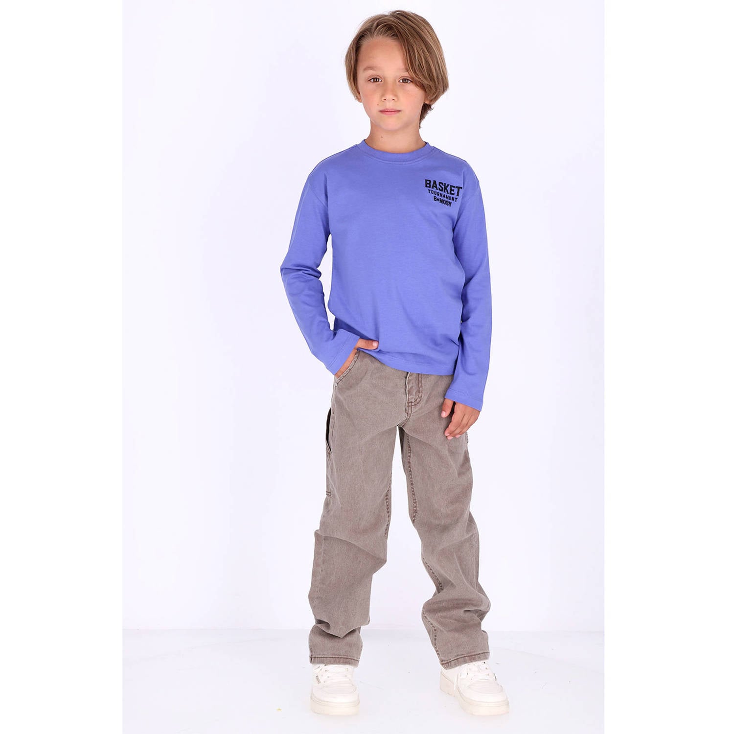 B.Nosy rechtvallende longsleeve met backprint