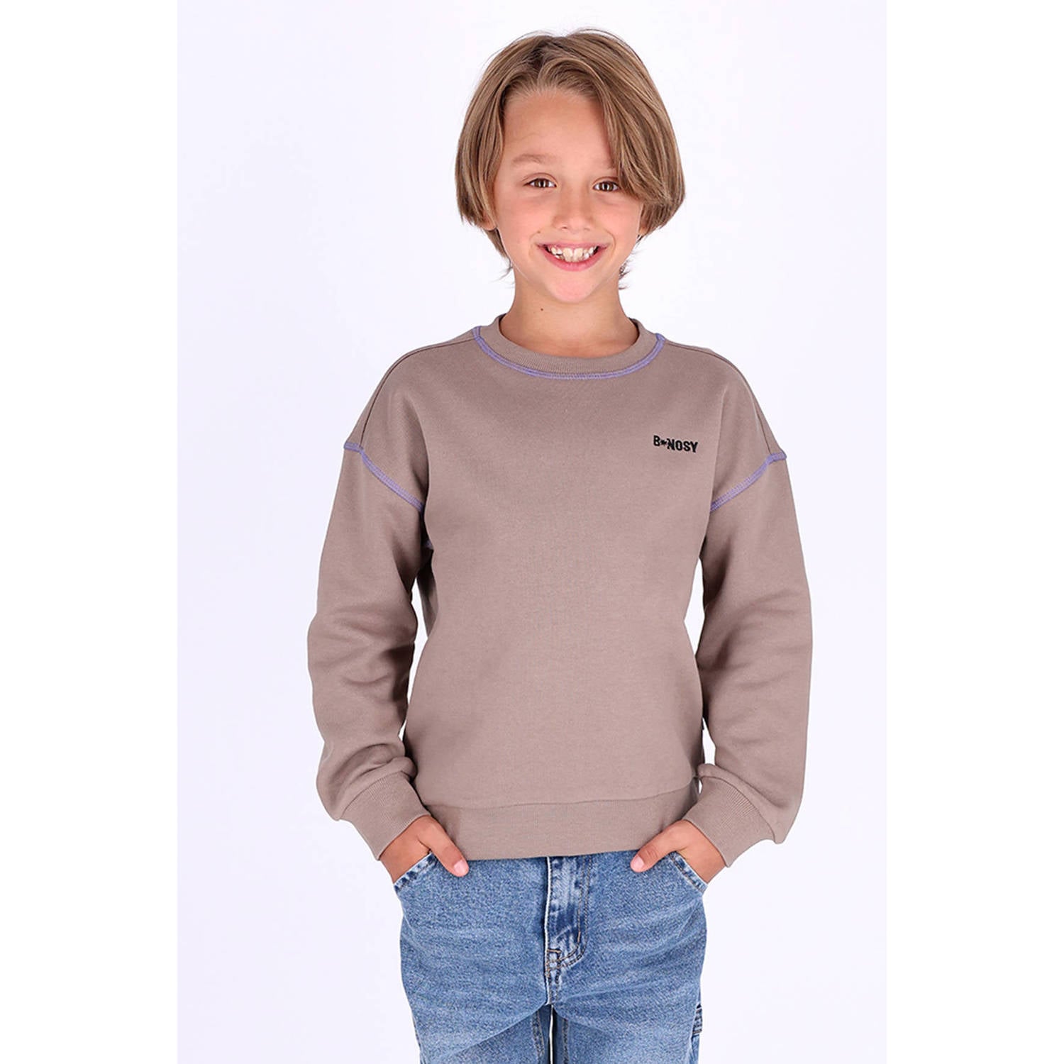 B.Nosy rechtvallende sweater met backprint bruin