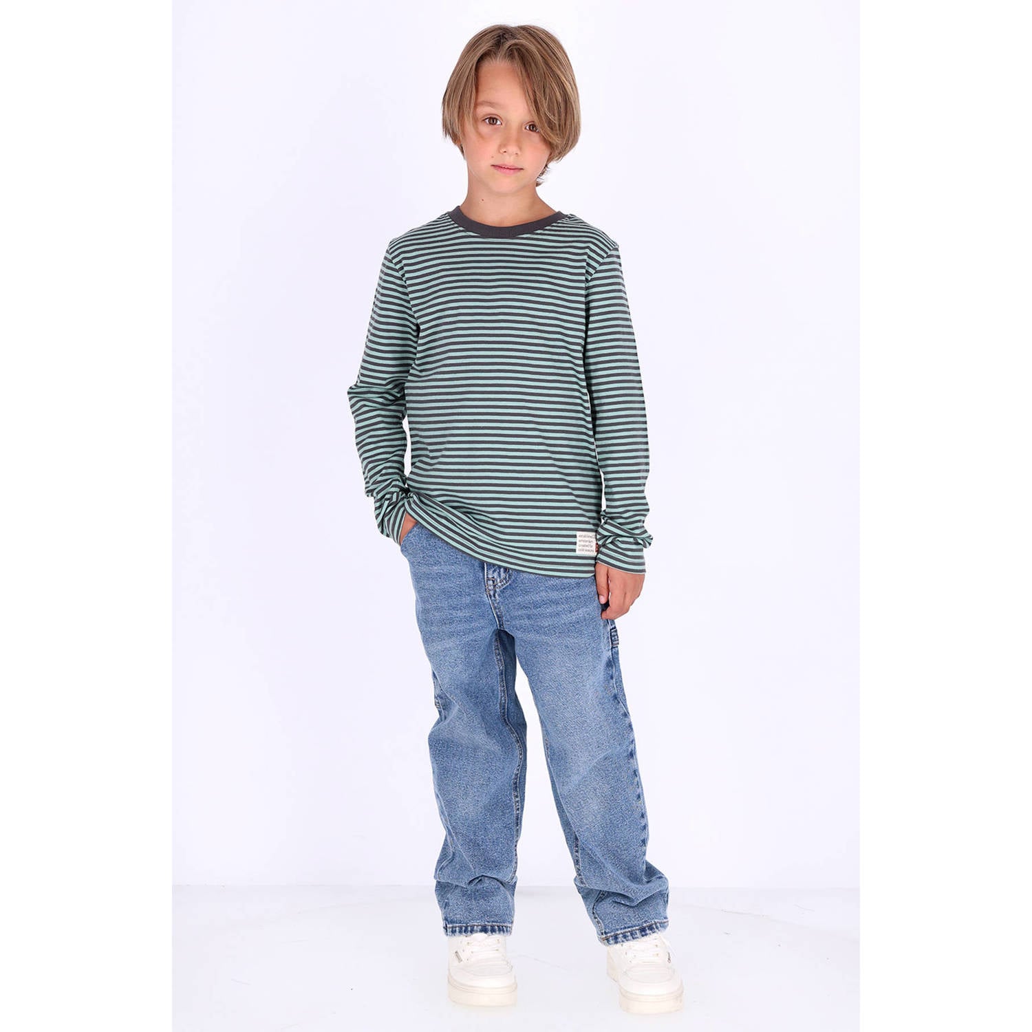 B.Nosy rechtvallende gestreepte longsleeve grijs