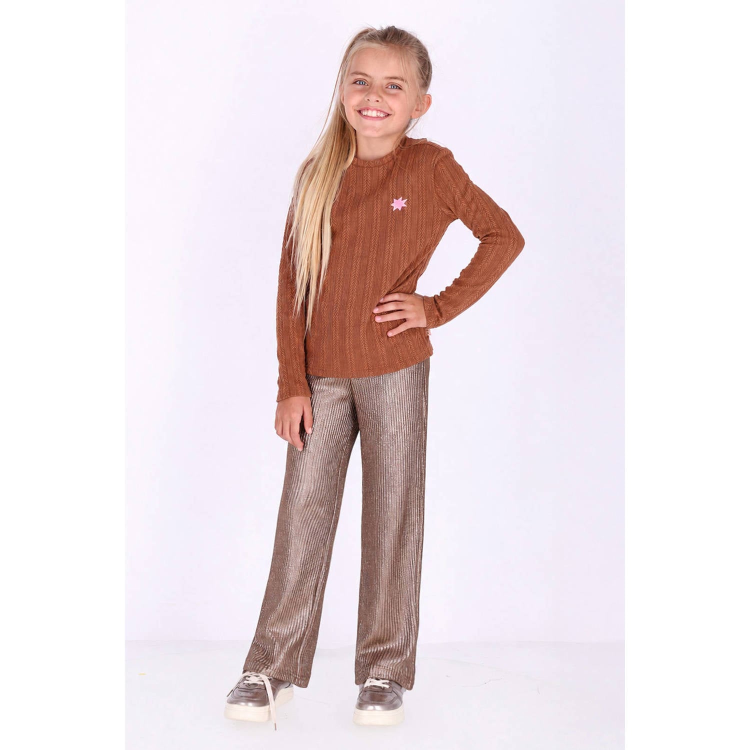 B.Nosy aansluitende longsleeve bruin