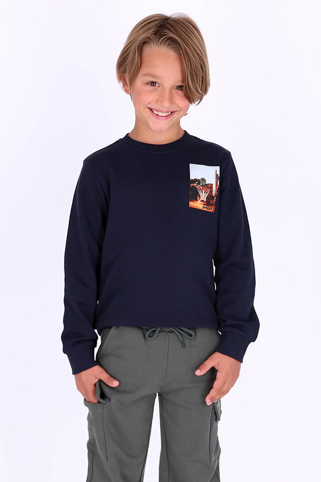 B.Nosy rechtvallende longsleeve met print - donkerblauw