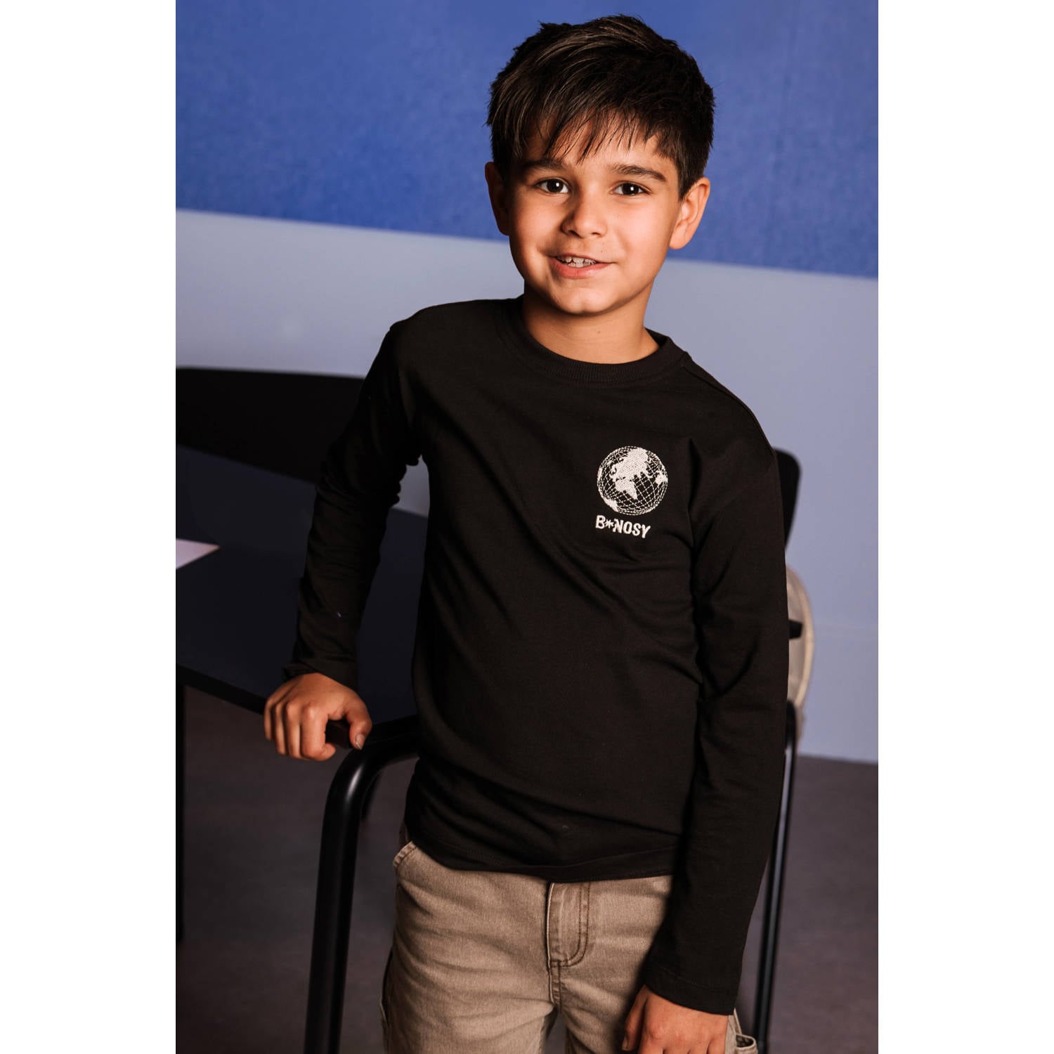 B.Nosy rechtvallende longsleeve met backprint