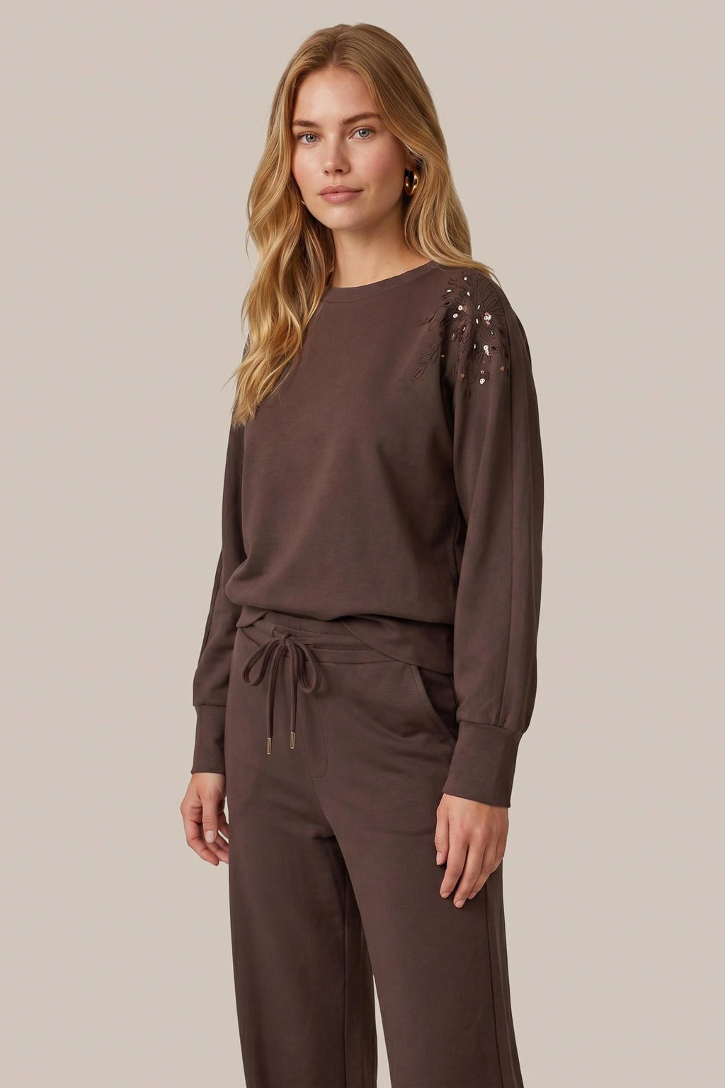 Bruine dames CS the Label sweater van viscose met effen, lange mouwen en ronde hals