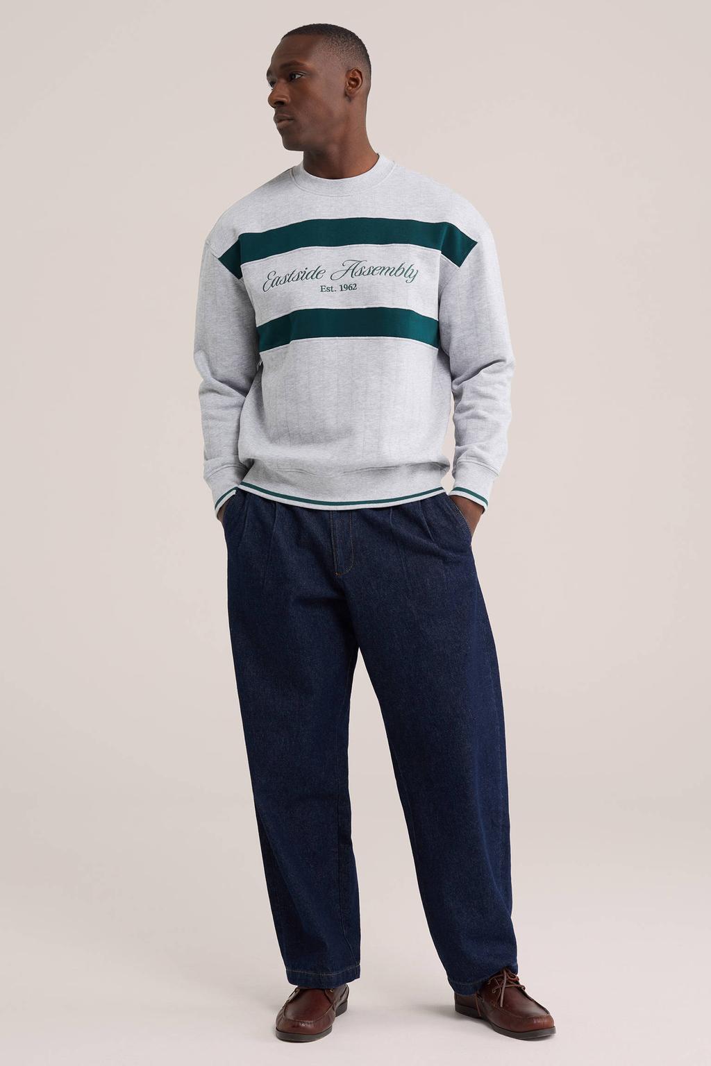 WE Fashion regular fit gestreepte sweater met borduursels - lichtgrijs