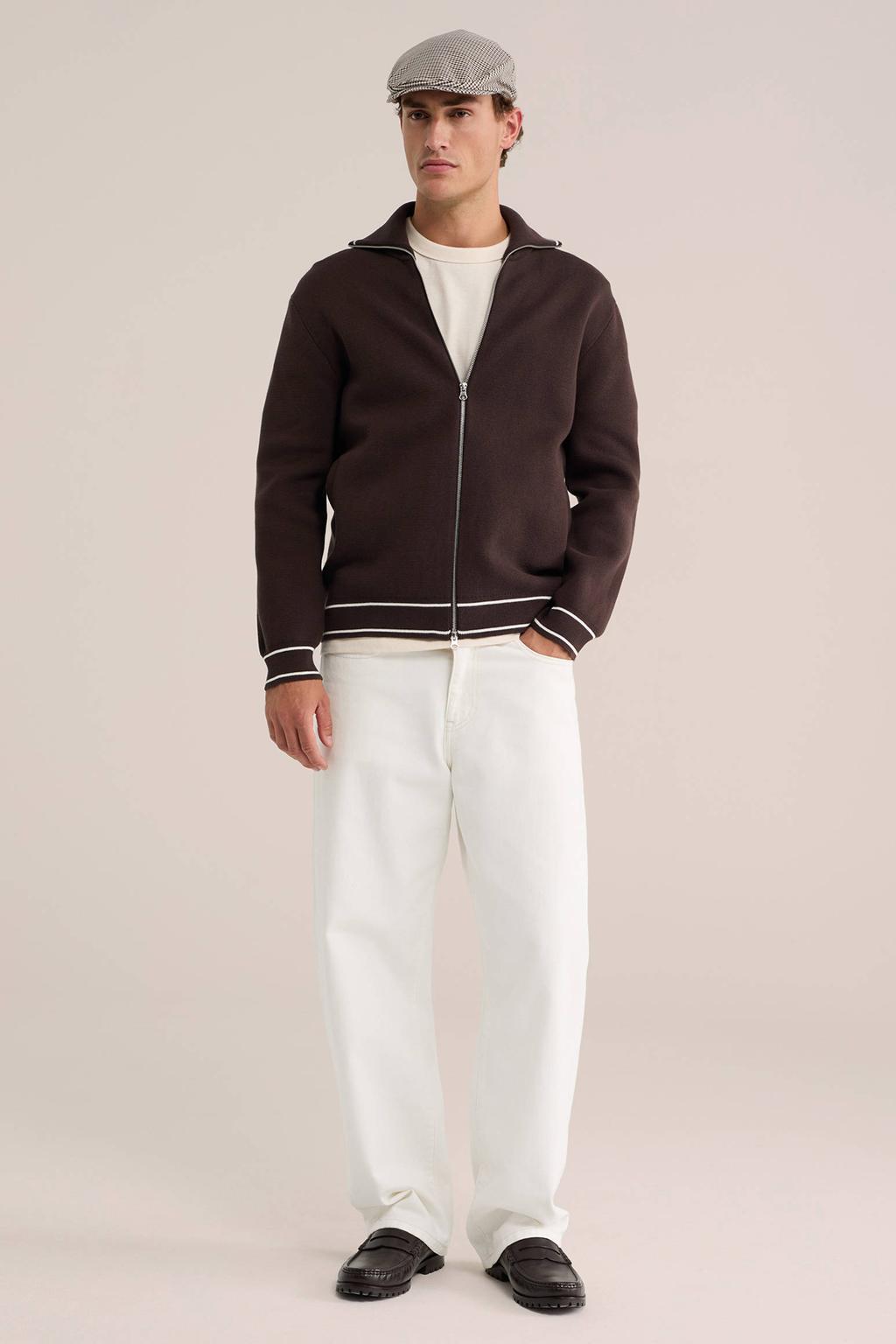 Bruine heren WE Fashion katoenen gebreid vest met lange mouwen, opstaande kraag, 2-way rits en contrast stiksels
