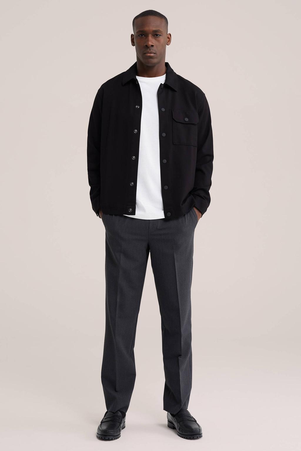 Zwarte heren WE Fashion regular fit overshirt van rayon met effen, lange mouwen, klassieke kraag en drukknoopsluiting