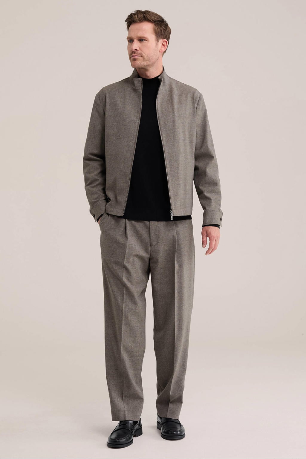 WE Fashion tapered geruite pantalon met plooien en wol - cement