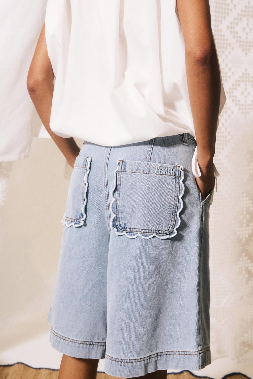 FRNCH denim loose fit short met ruches - lichtblauw
