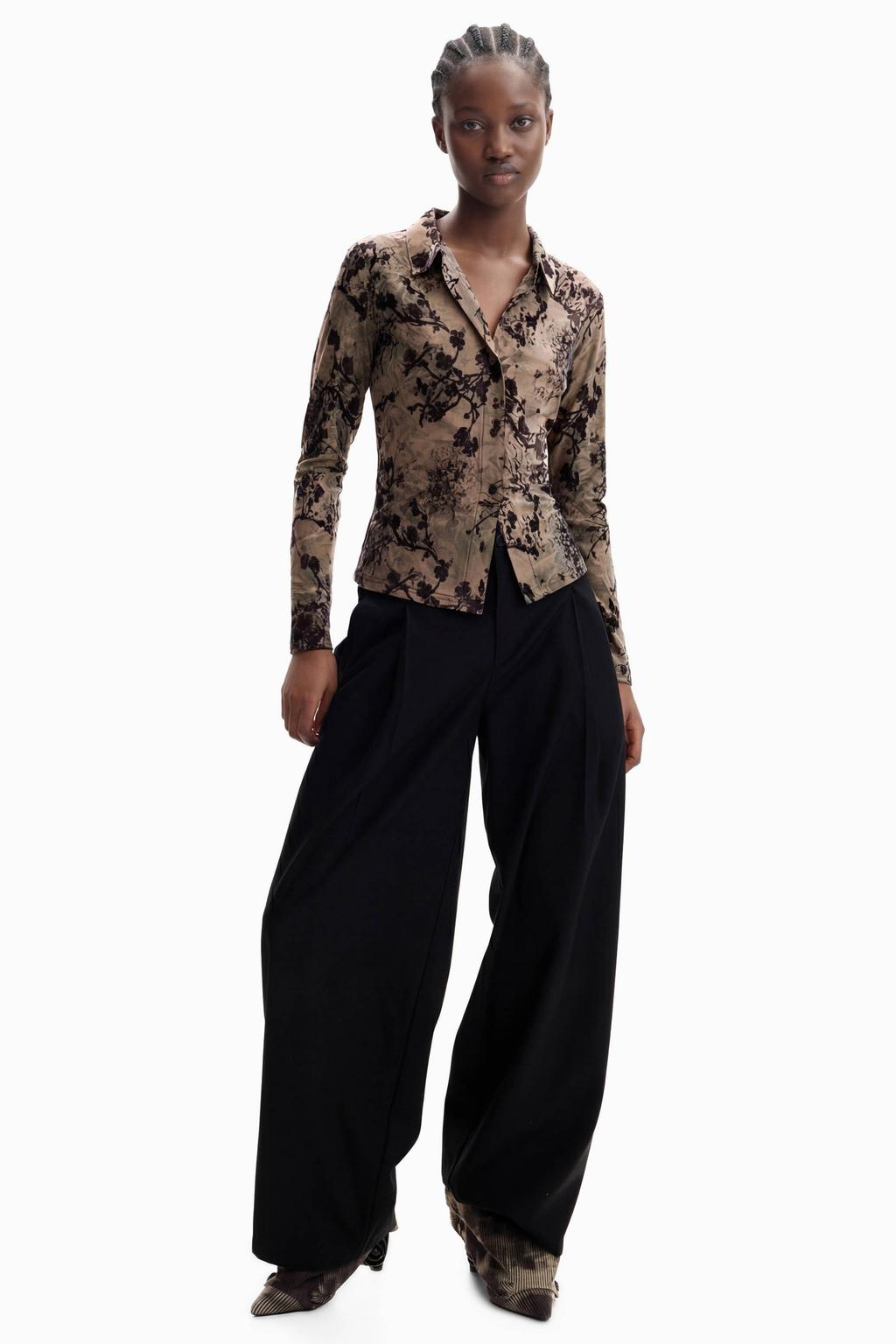 Grijsbruine dames Desigual blouse bruin van polyester met lange mouwen, klassieke kraag en knoopsluiting