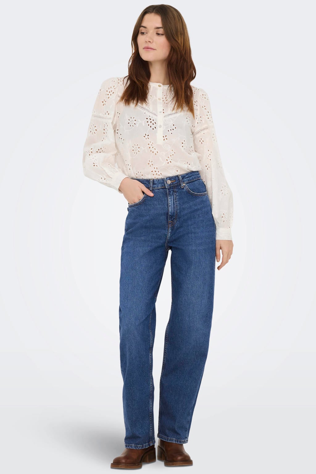 Medium blue denim dames JDY Jdybailey Hw Barrel Jeans Mb Dnm jeans mediumblauw met high waist, rits- en knoopsluiting en effen