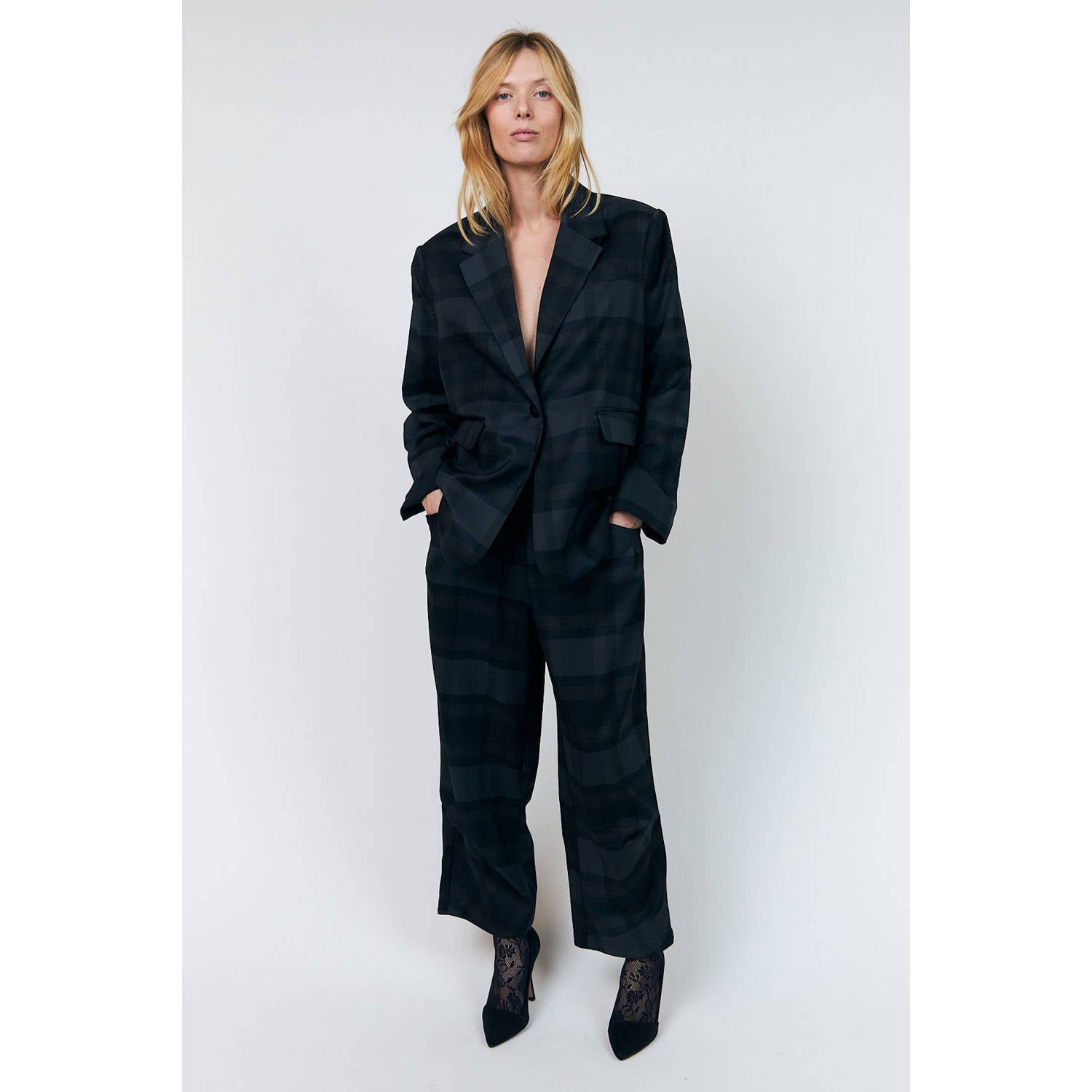 Lollys Laundry oversized geruite blazer grijs