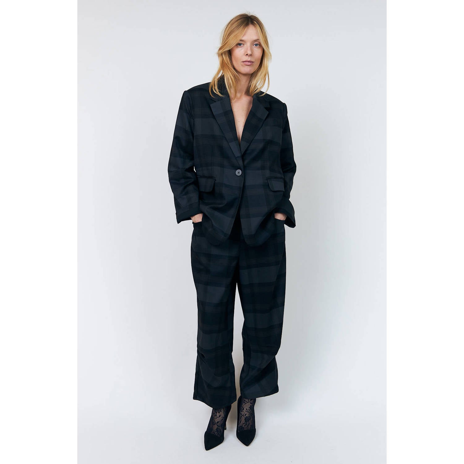 Lollys Laundry loose fit geruite broek grijs