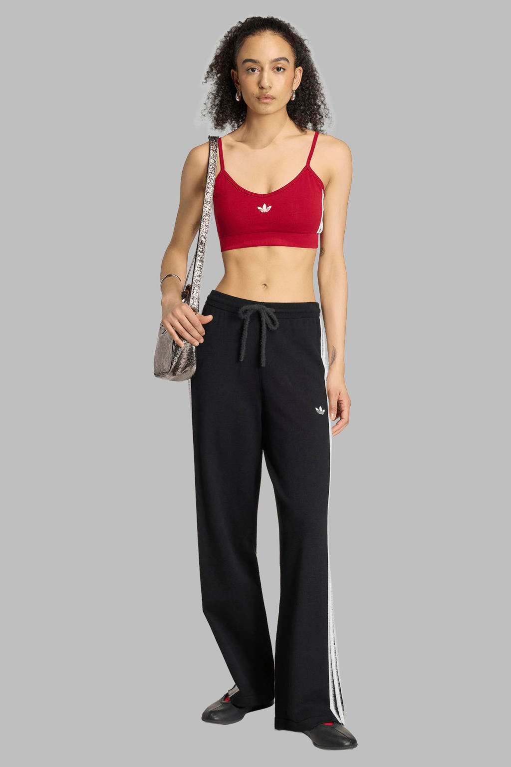 Zwart en witte dames adidas Originals Firebird knitted broek van viscose met regular fit, elastische tailleband met koord en effen