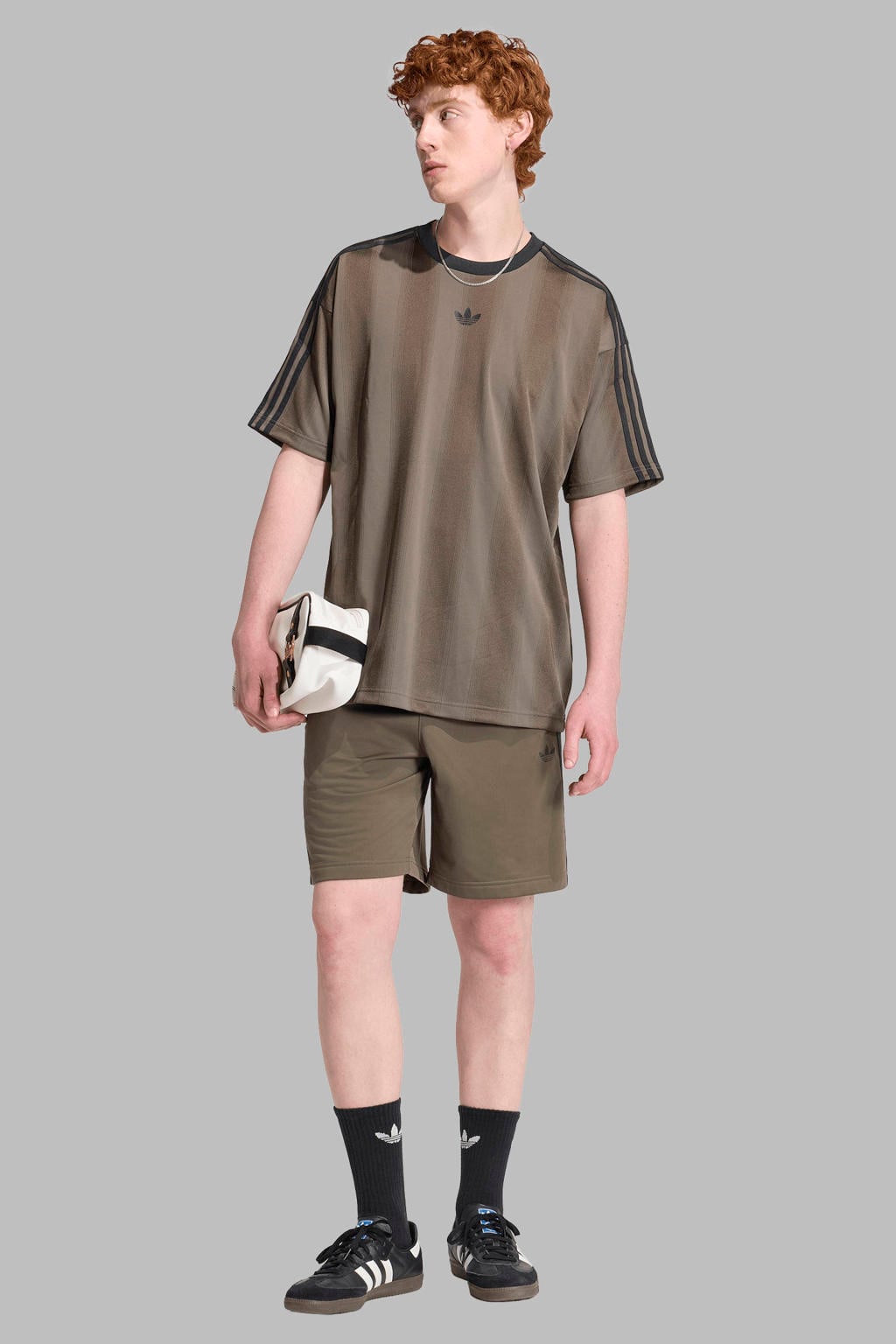 adidas Originals regular fit gestreepte sweatshort - olijfgroen/zwart