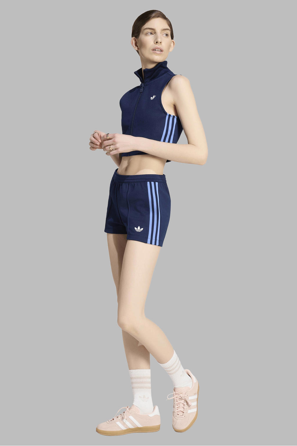 Donkerblauwe dames adidas Originals regular fit sweatshort van katoen met elastische tailleband met koord