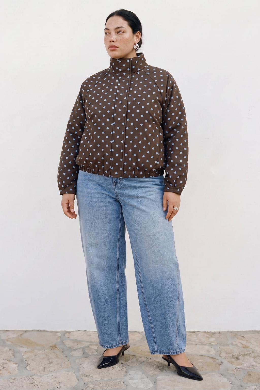 Bruin en lichtblauwe dames VERO MODA CURVE jacket Plus Size van polyester met stippenprint, lange mouwen, col en ritssluiting
