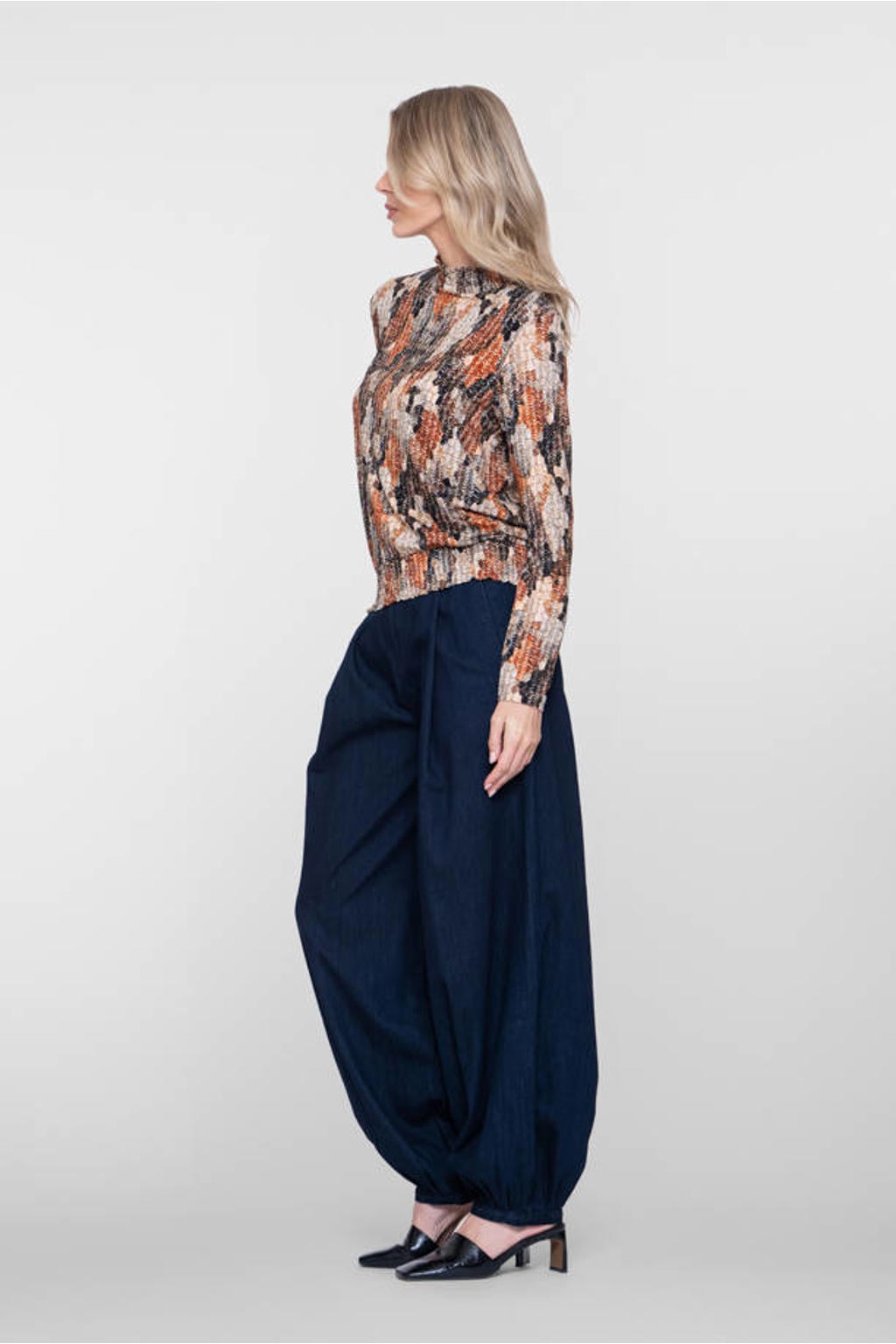 Geisha top met smockwerk en print - zwart/oranje