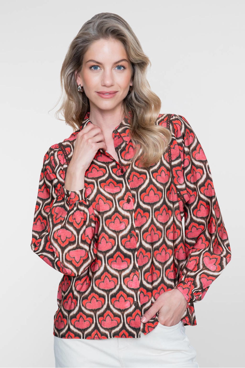 Rood en bruine dames Geisha blouse van viscose met lange mouwen, klassieke kraag en knoopsluiting