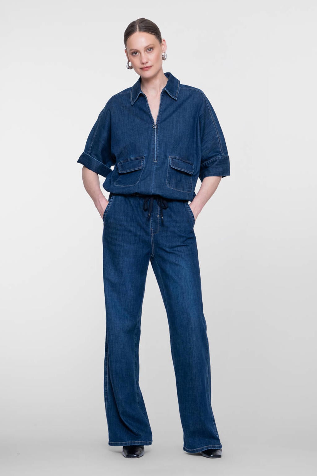 Medium blue denim dames Geisha top mediumblauw van denim met effen, korte mouwen en klassieke kraag