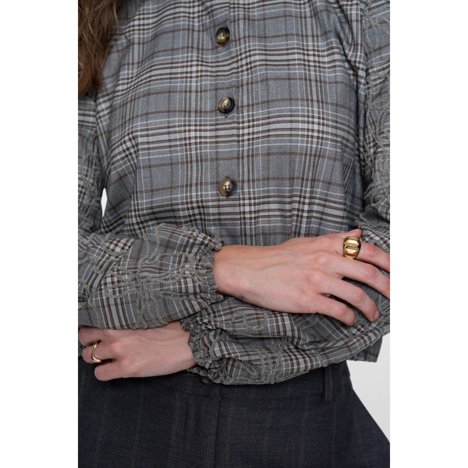 Geisha geruite blouse met borduursels grijs beige