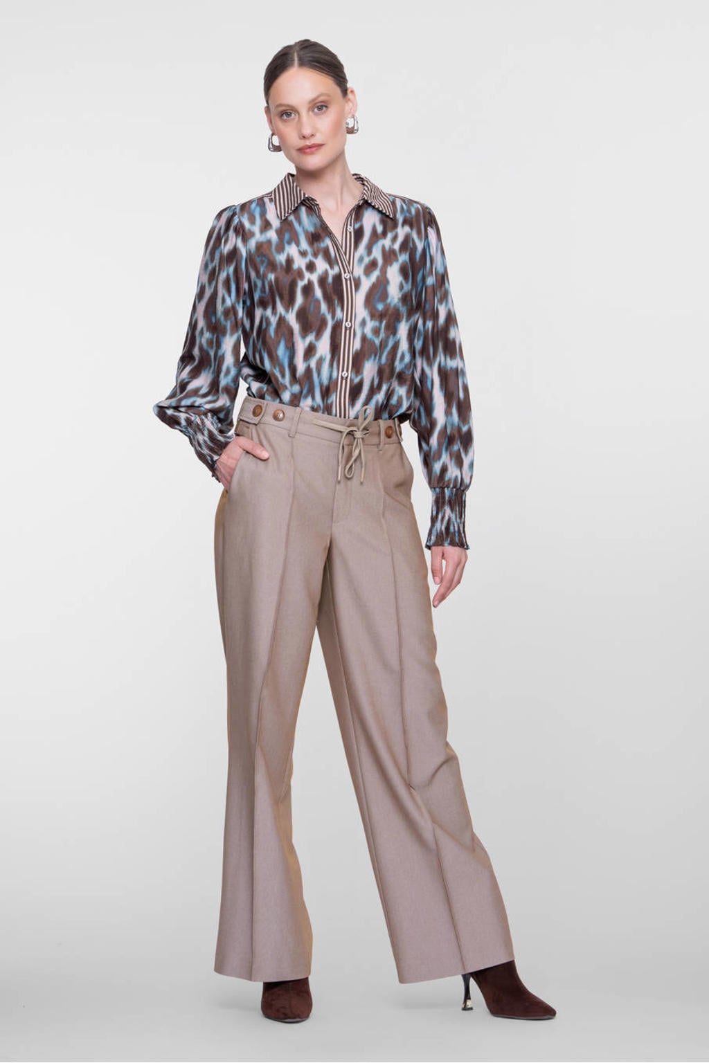 Bruine dames Geisha blouse van viscose met lange mouwen, klassieke kraag en knoopsluiting