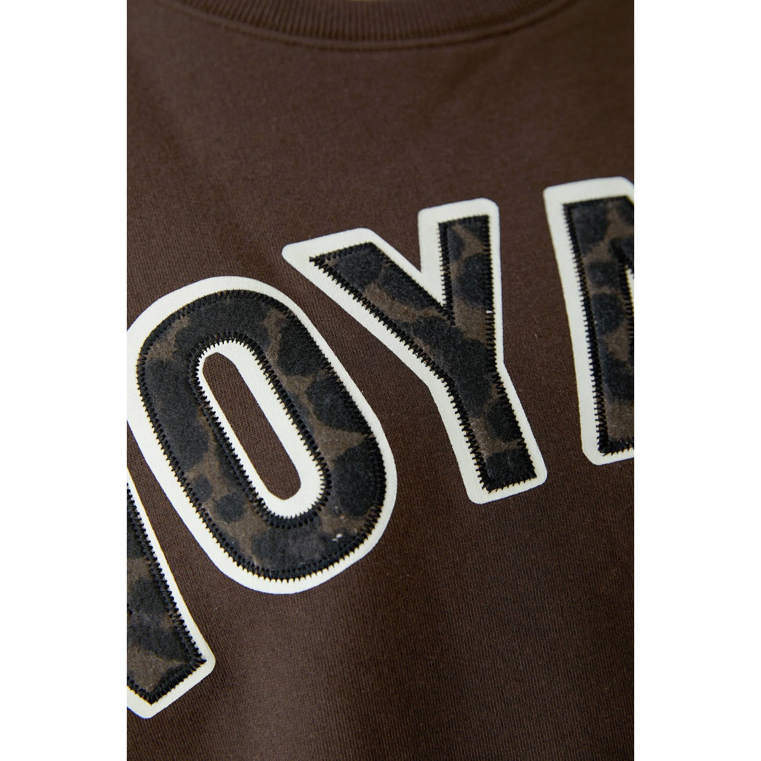 OUI sweater met tekst bruin