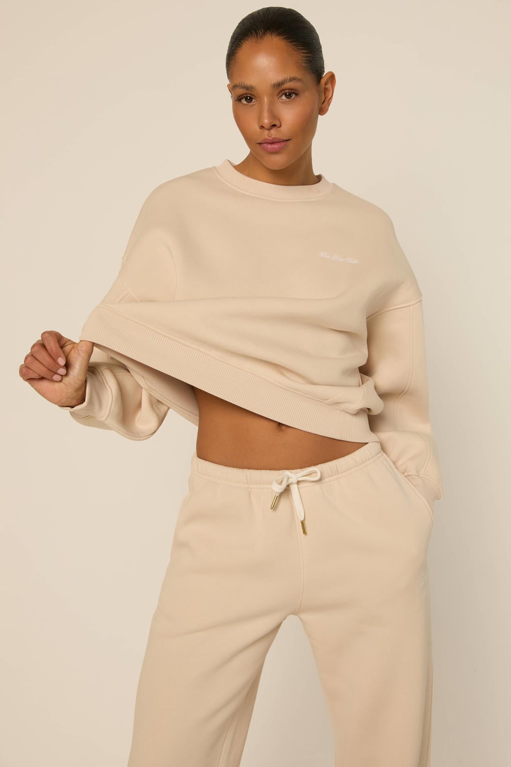 Zandkleurige dames The Lola Club sweater van katoen met effen, lange mouwen en ronde hals