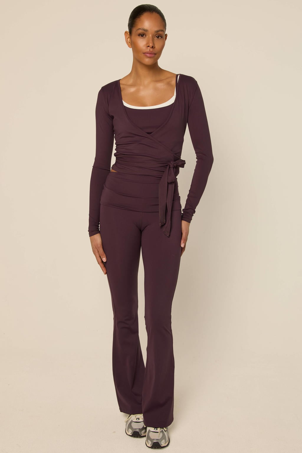 Donkerrode dames The Lola Club sportlegging van nylon met flared pijpen en regular waist