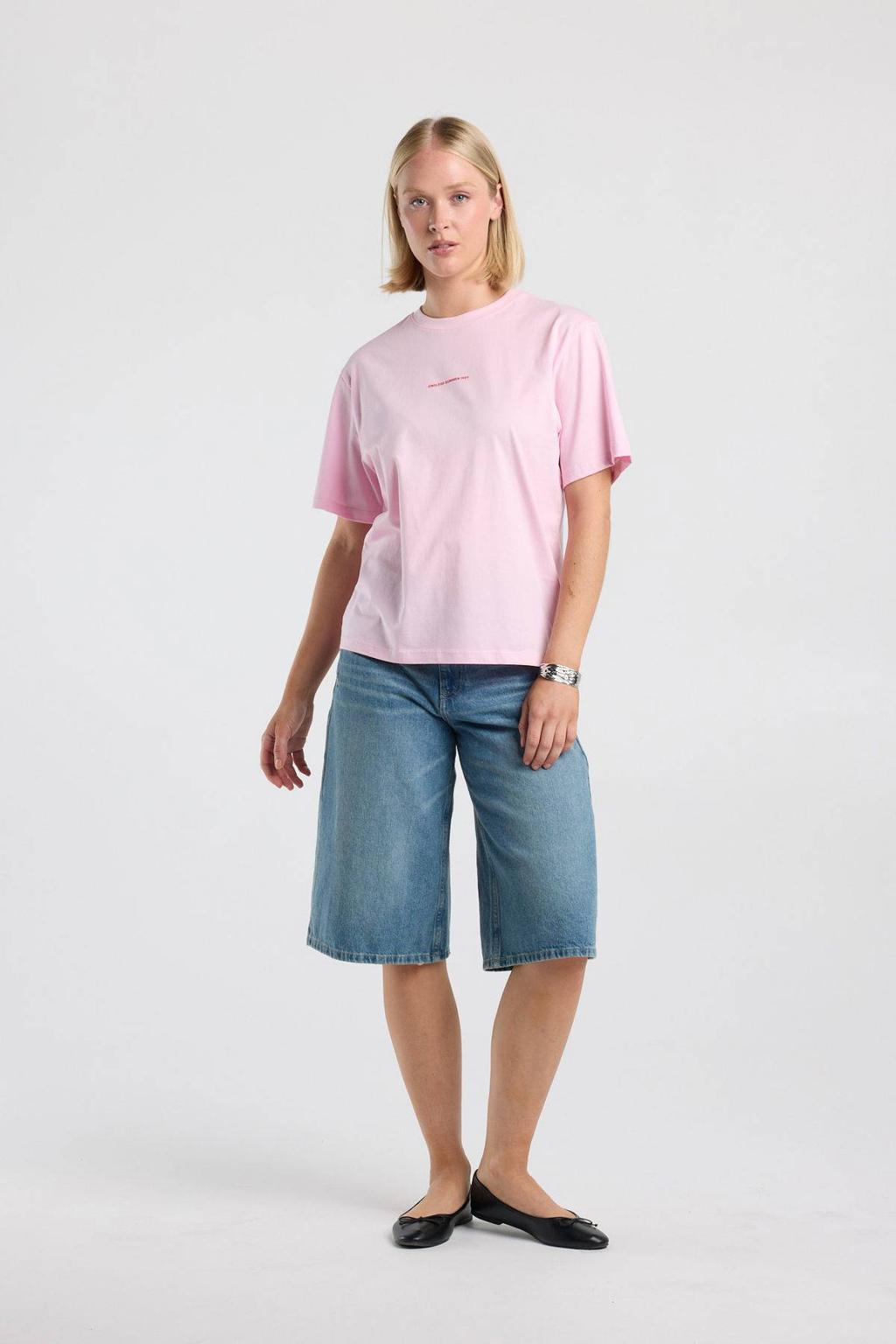 Lichtroze en rode dames America Today T-shirt van katoen met printopdruk, korte mouwen en ronde hals