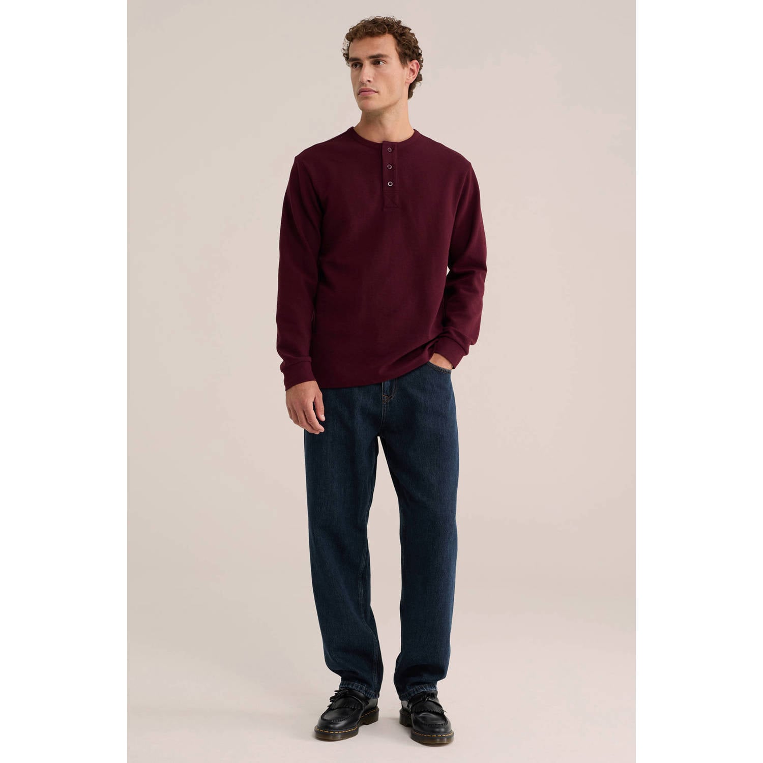 WE Fashion relaxed fit longsleeve donkerrood