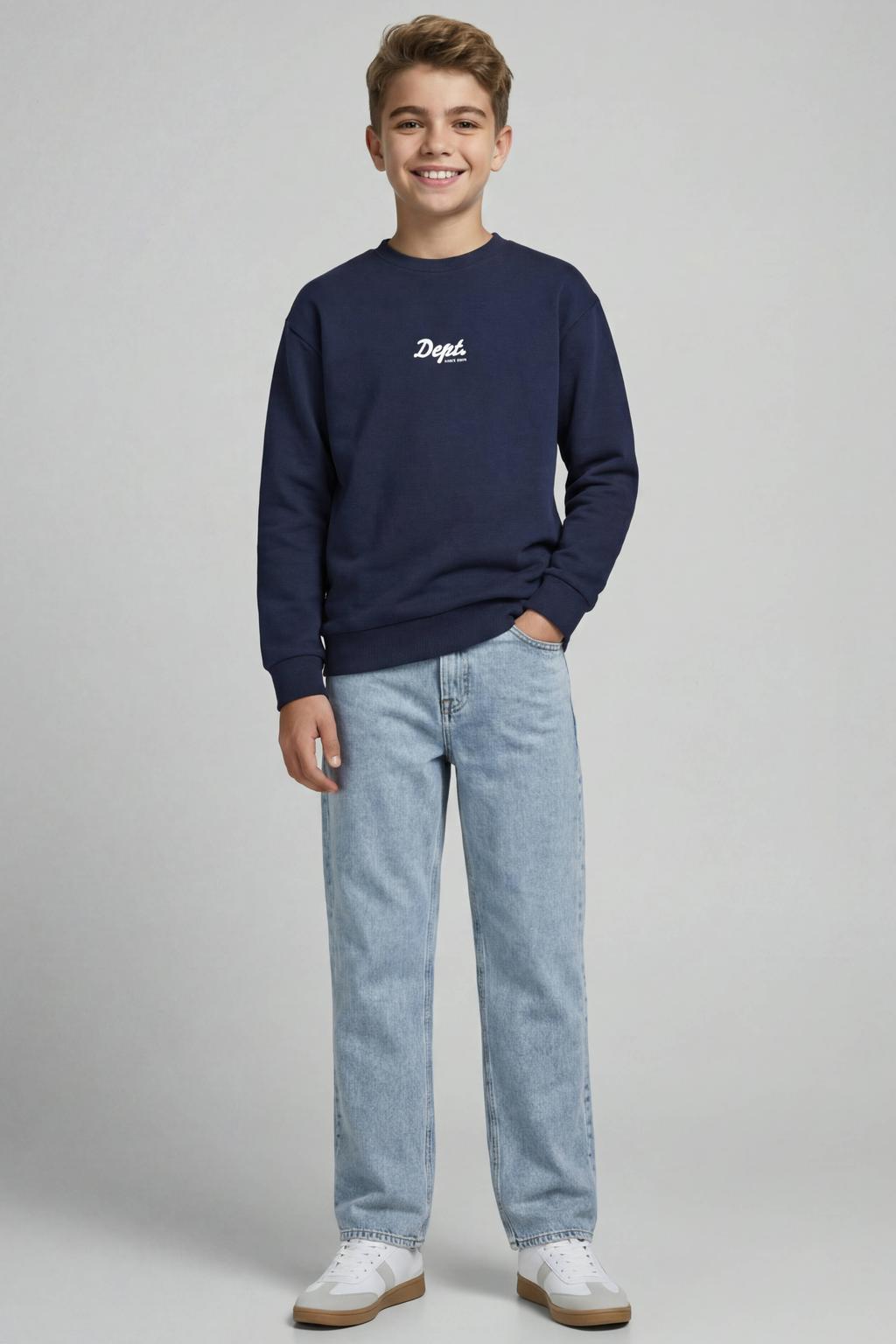 Donkerblauwe jongens JJ REBEL JUNIOR sweater met backprint, lange mouwen, ronde hals en geribde boorden