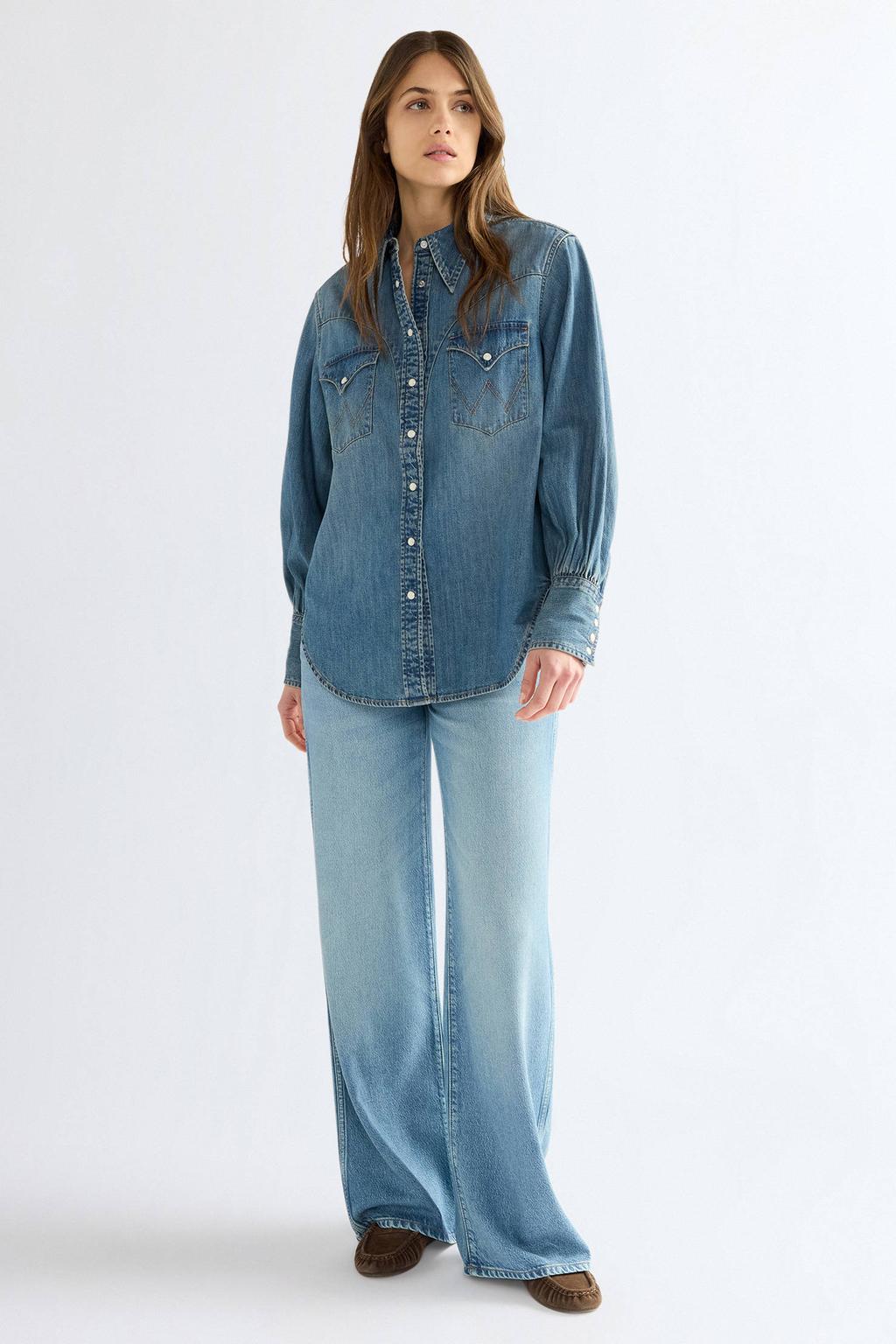 Medium blue denim dames Wrangler blouse mediumblauw van denim met effen, lange mouwen, klassieke kraag en knoopsluiting
