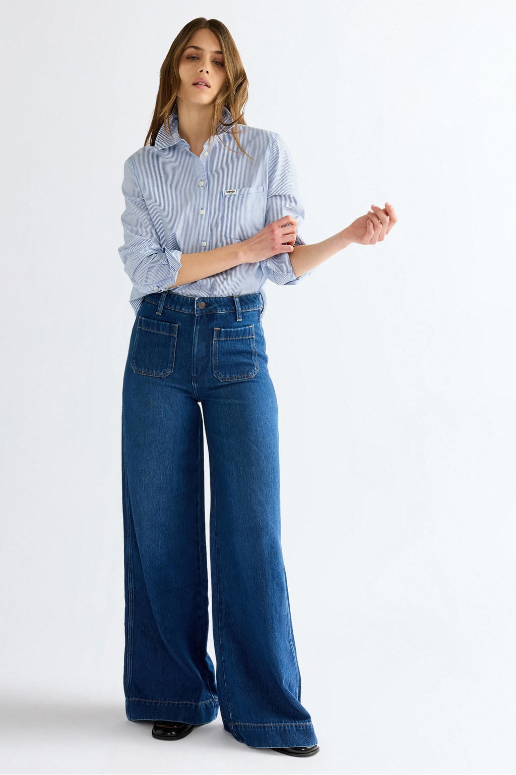 Medium blue denim dames Wrangler Canyon wide leg jeans mediumblauw van denim met high waist, rits- en knoopsluiting en effen