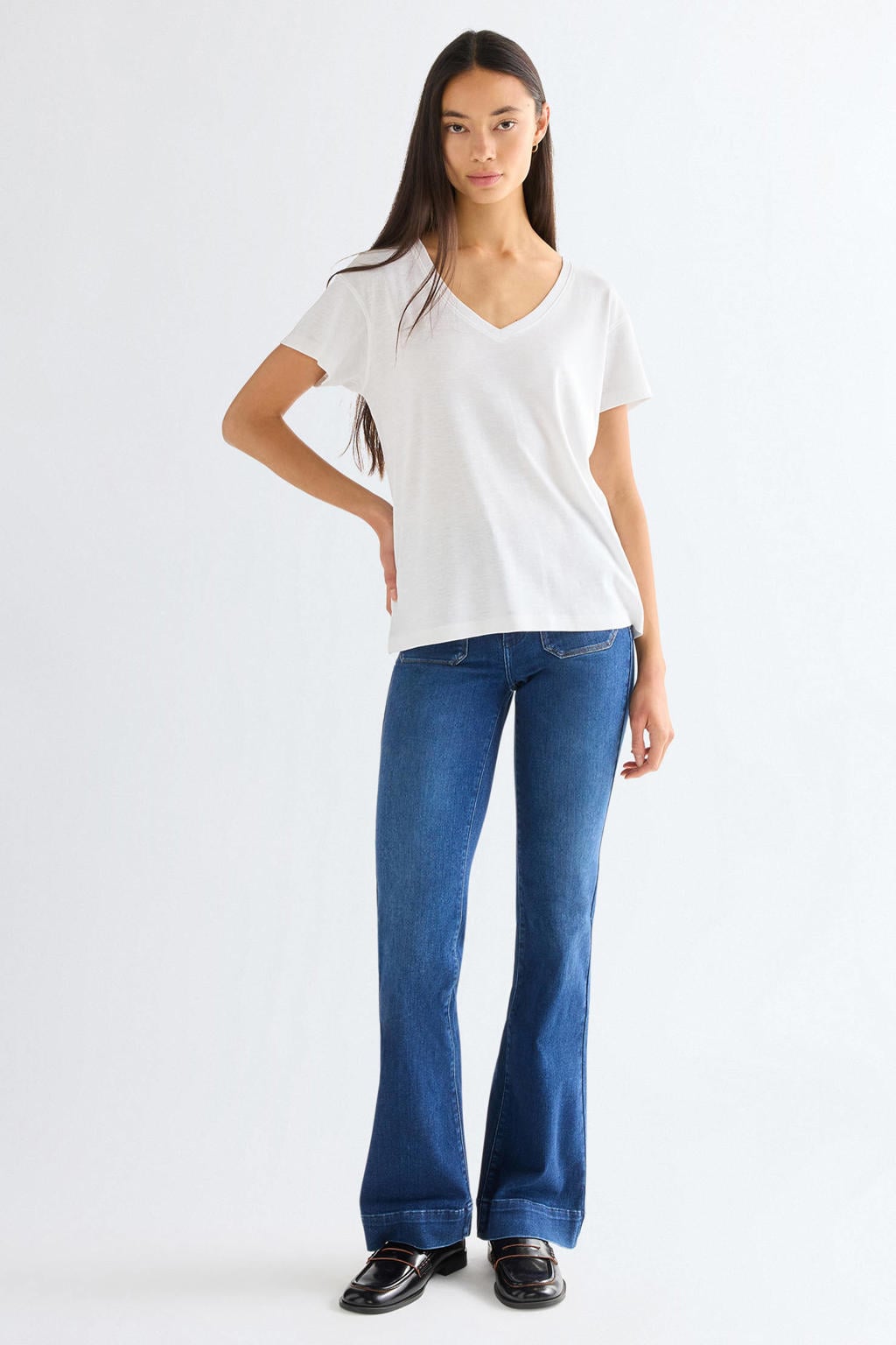 Dark blue denim dames Wrangler flared jeans van denim met regular waist, rits- en knoopsluiting en effen