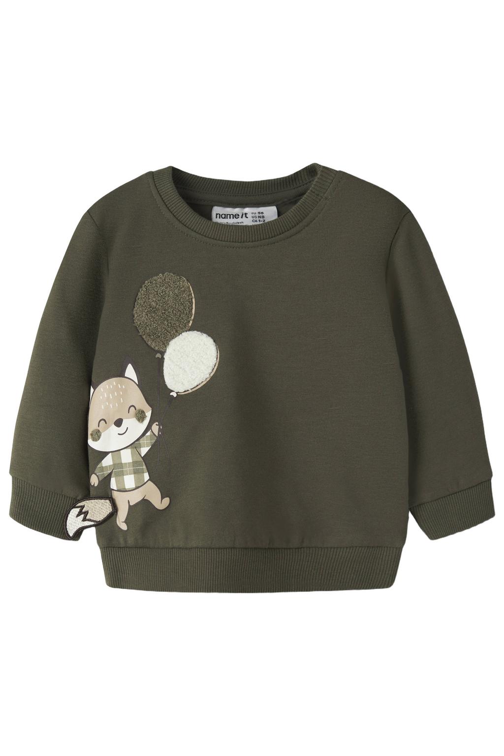 Olijfgroene jongens NAME IT BABY sweater met printopdruk, lange mouwen, ronde hals, drukknoopsluiting en borduursels