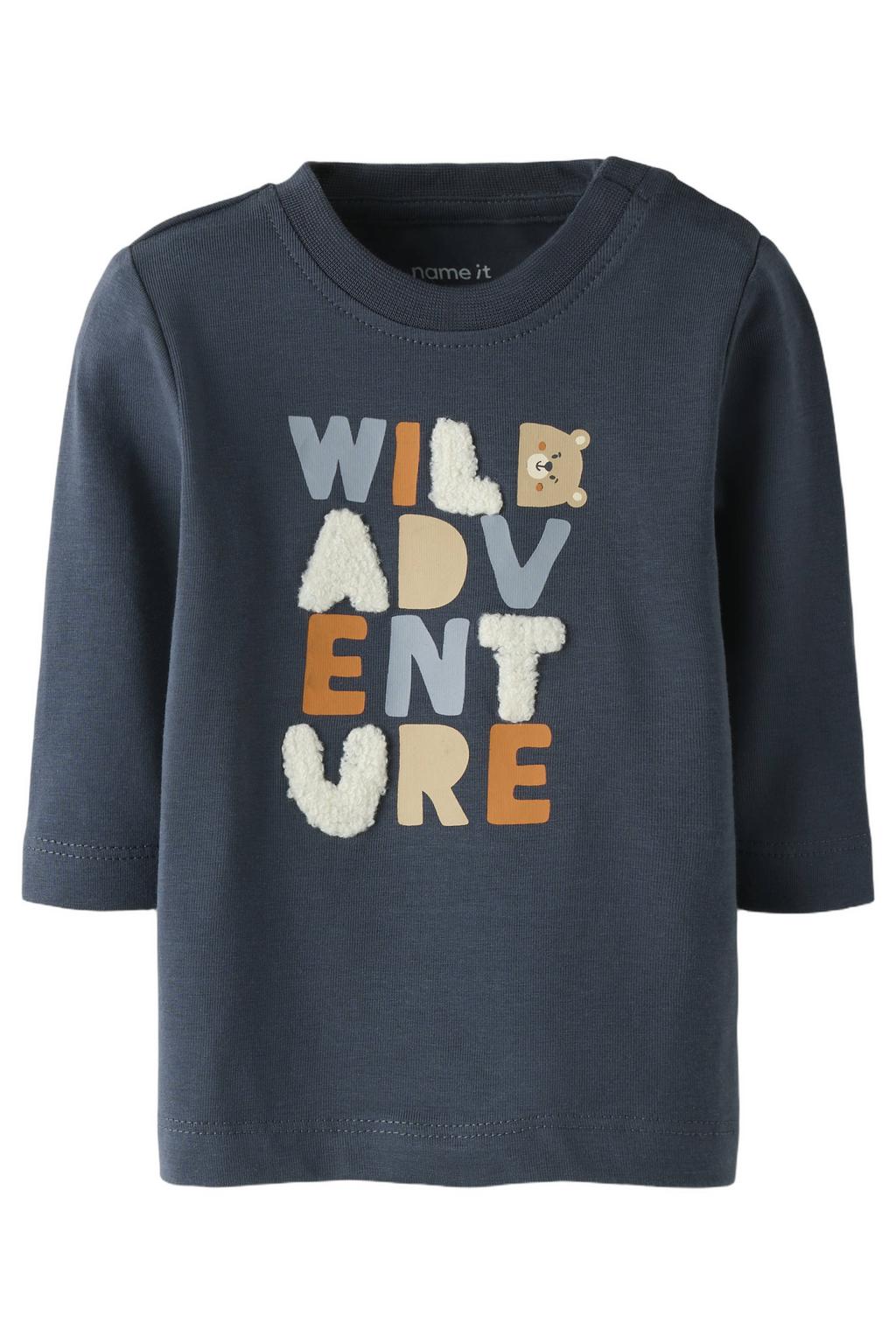 Donkerblauwe jongens NAME IT BABY longsleeve van stretchkatoen met printopdruk, lange mouwen, ronde hals en drukknoopsluiting