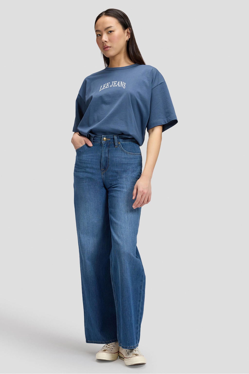 Medium blue denim dames Lee wide leg jeans mediumblauw van denim met high waist, rits- en knoopsluiting en effen