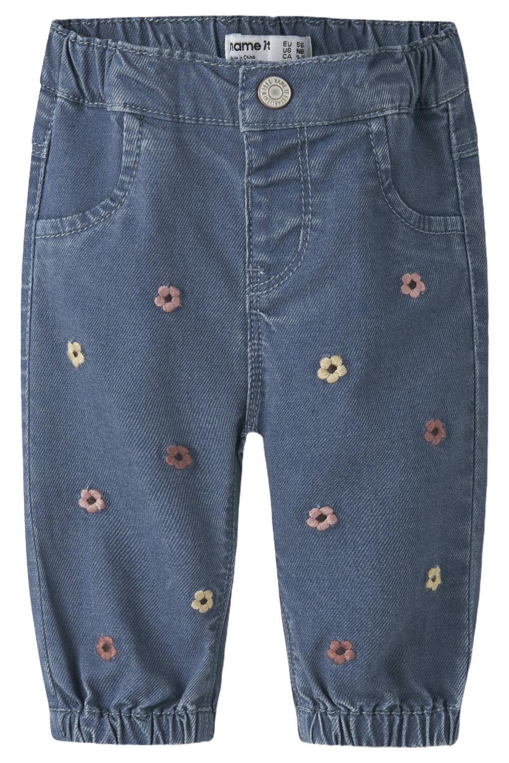 Medium blue denim meisjes NAME IT BABY jeans regular waist soft van lyocell met knoopsluiting en bloemenprint
