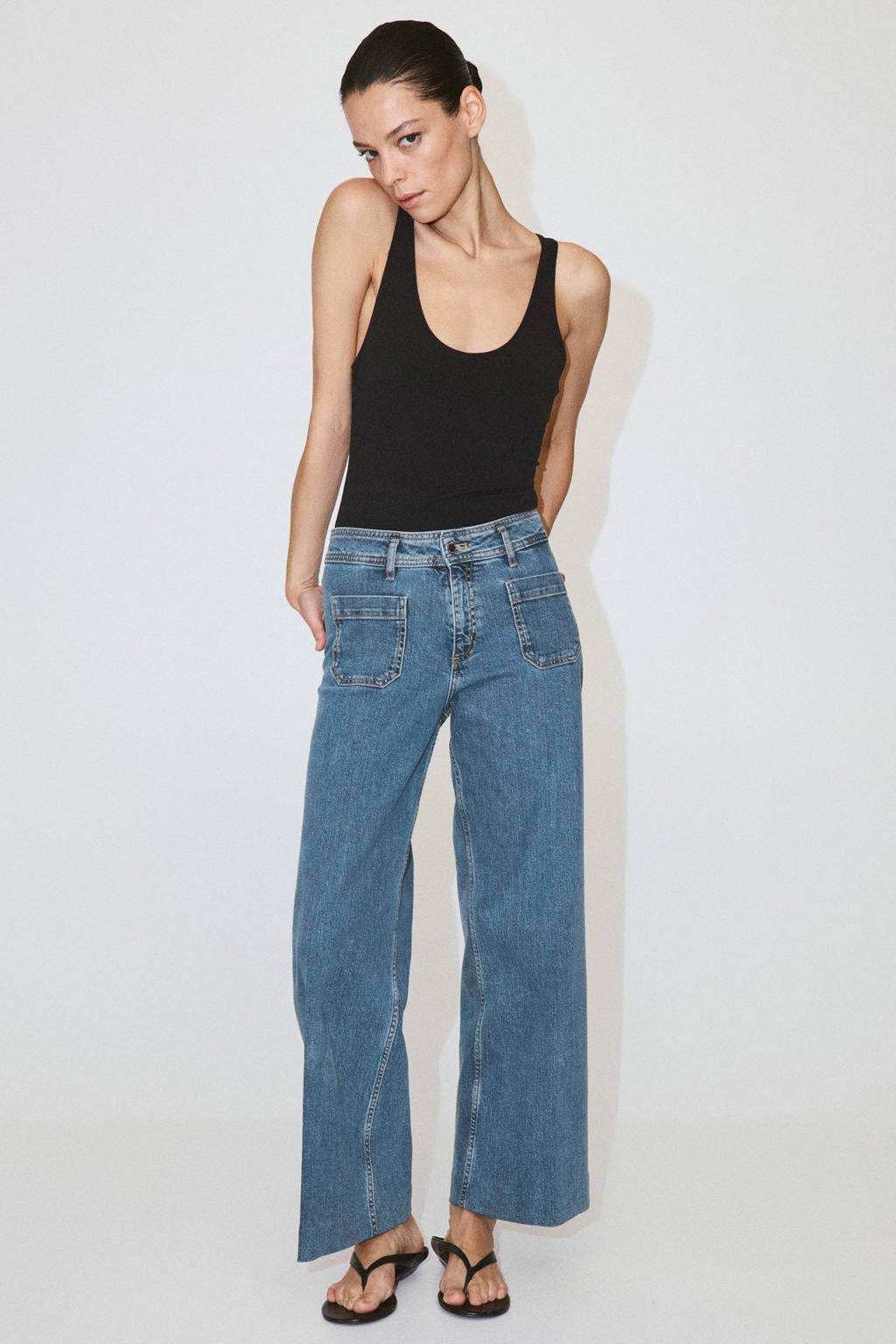 Medium blue denim dames Mango high waist wide leg jeans mediumblauw van denim met rits- en knoopsluiting en effen
