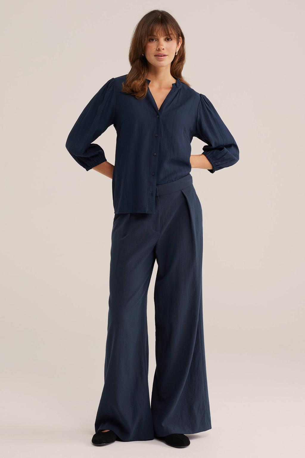 Blauwe dames WE Fashion viscose blouse met effen, driekwart mouwen, V-hals en knoopsluiting