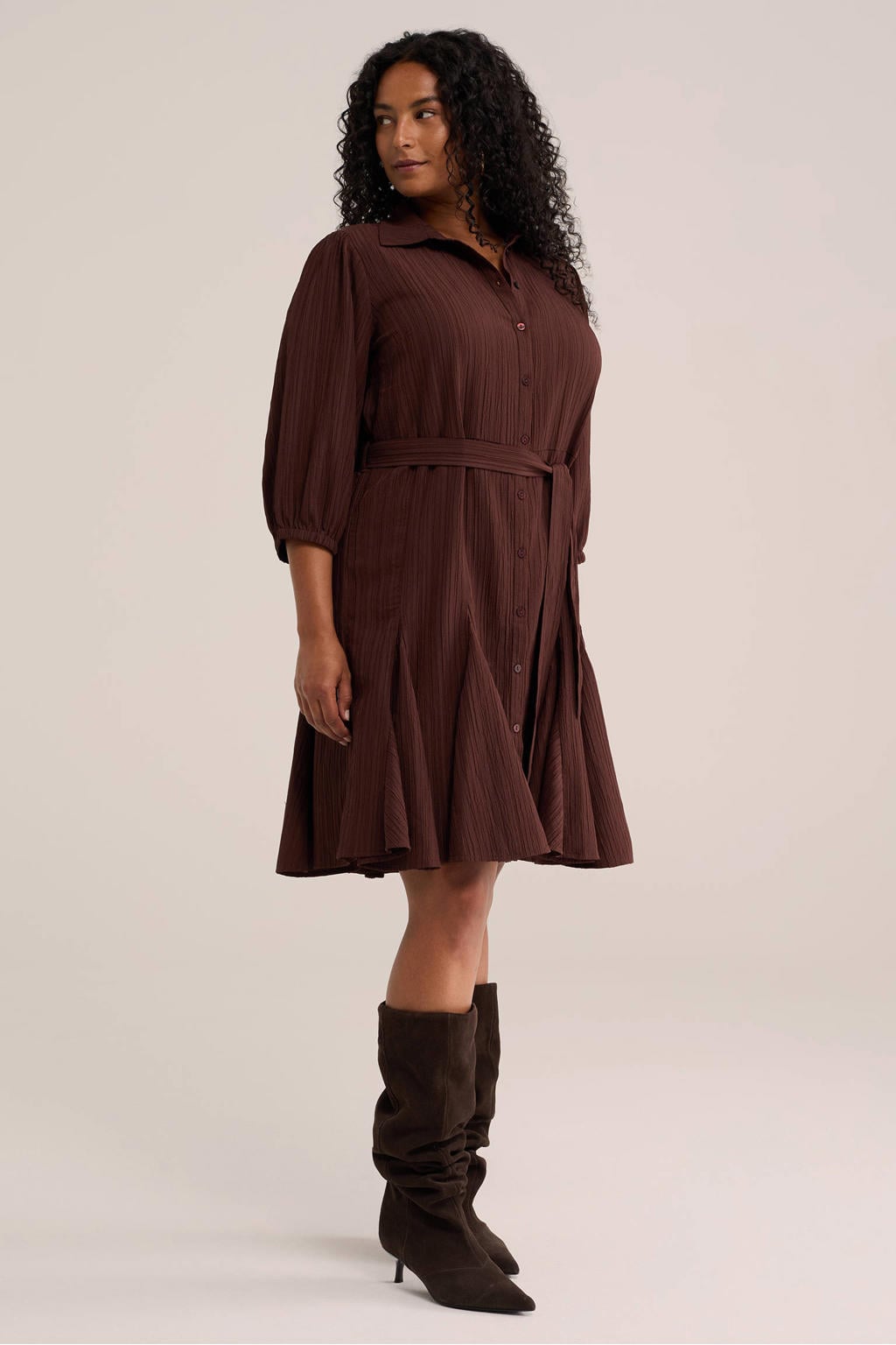 Bruine dames WE Fashion Curve blousejurk Plus Size van polyester met effen, driekwart mouwen en klassieke kraag