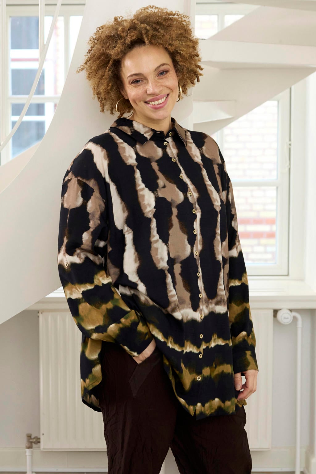 Multikleurige dames Zhenzi Plus Size blouse meerkleurig van viscose met lange mouwen, klassieke kraag en knoopsluiting