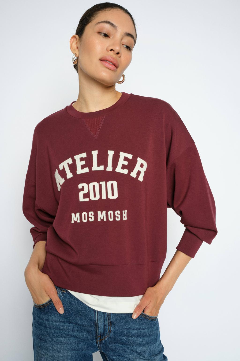 Donkerrood en ecru dames Mos Mosh sweater met tekst print, lange mouwen en ronde hals